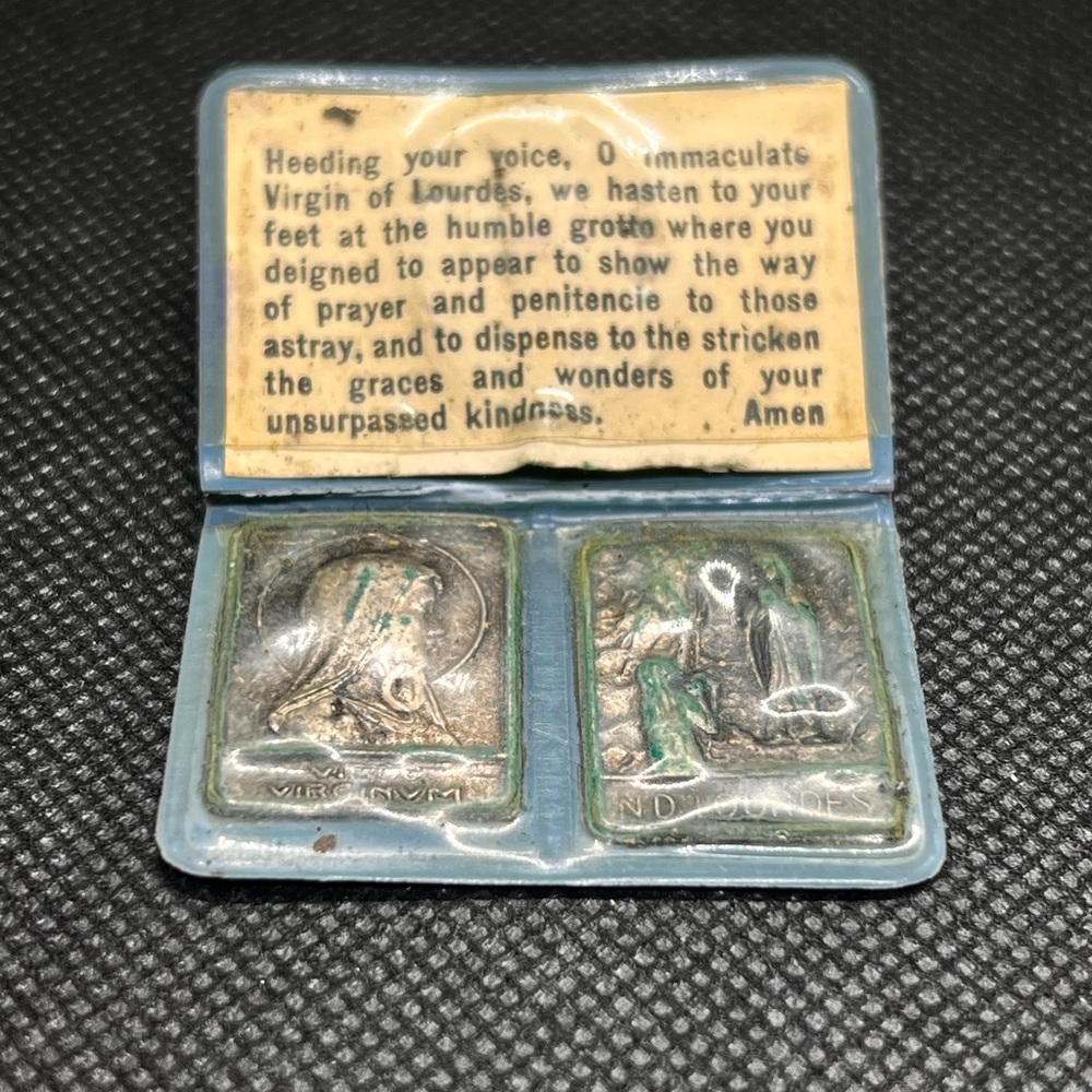 Vintage Hail Mary Prayer Our Lady of Lourdes Pope Pont Max Medal Pocket‎ Folder